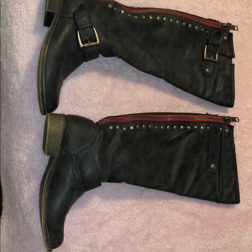 Boots - Picture 2 of 5